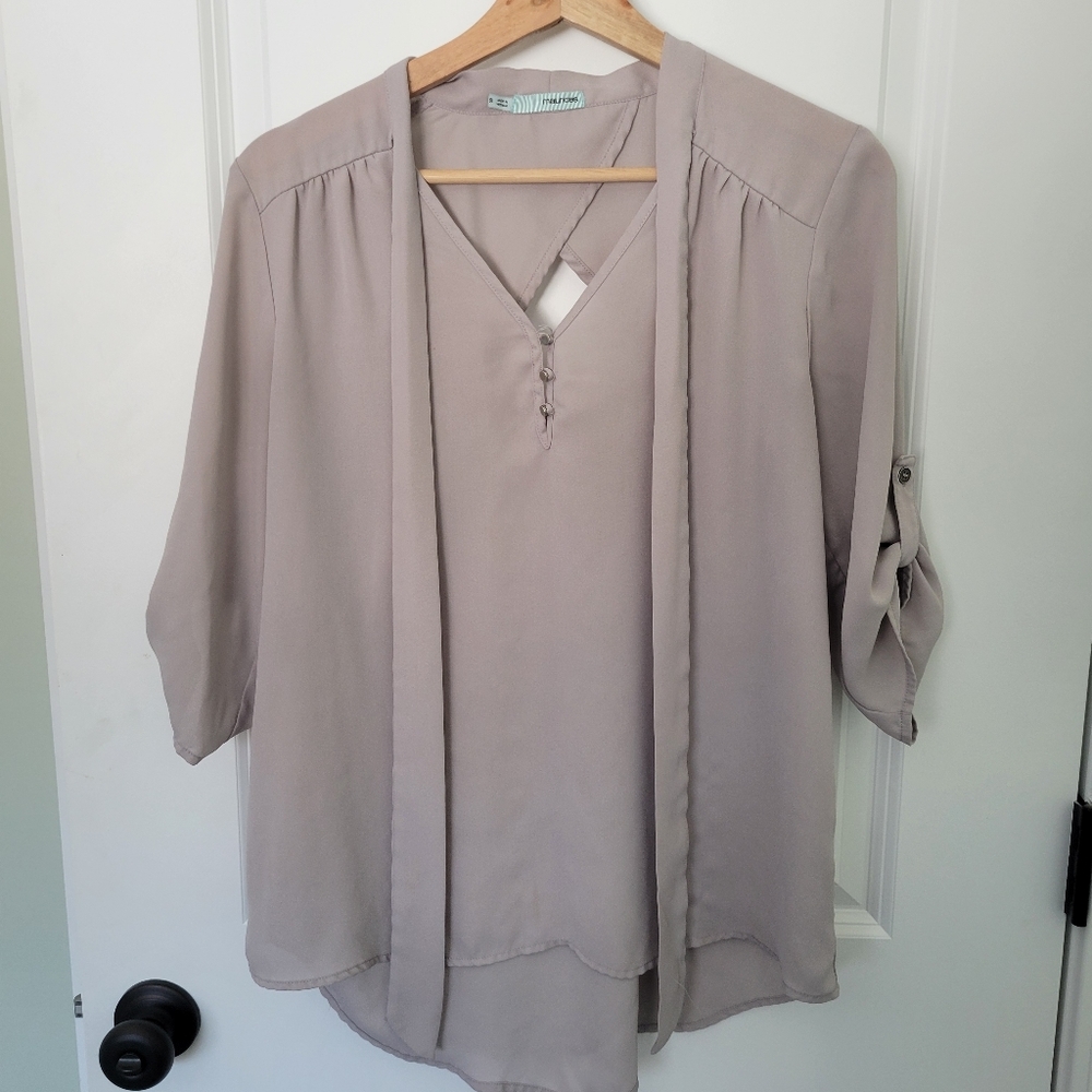 Maurices Size Small Light Gray business casual top 🎉